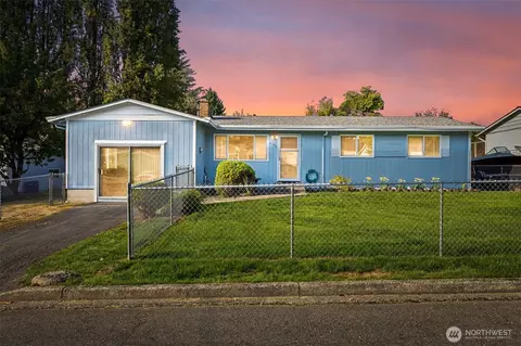 2104 S 253rd St, Des Moines, WA 98198