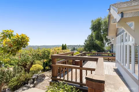 4017 39th Ave SW, Seattle, WA 98116