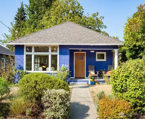 848 NE 57th St, Seattle, WA 98105
