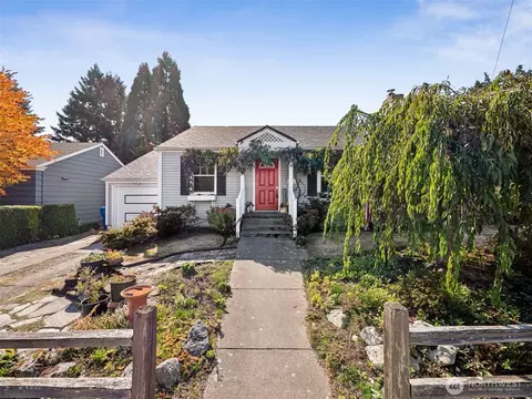 3823 SW Holden St, Seattle, WA 98126