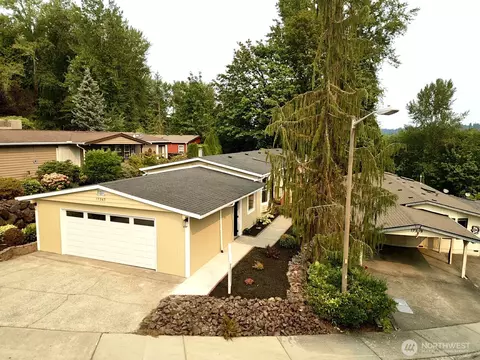 17367 Woodcrest Dr NE, Bothell, WA 98011