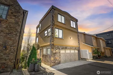 4013 E Lake Sammamish Shore Ln, Sammamish, WA 98075