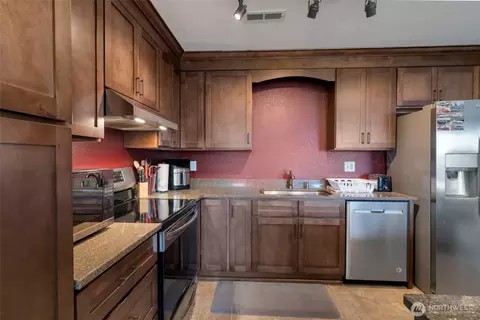 651 SE Bayshore Dr #B304, Oak Harbor, WA 98277