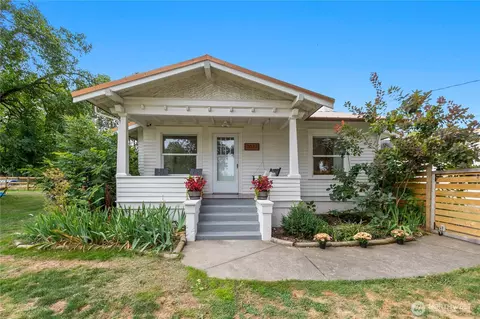 7077 Vista Dr, Ferndale, WA 98248
