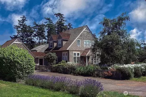 577 Scenic Heights Rd, Oak Harbor, WA 98277