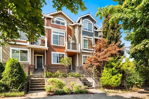 209 18th Ave E #B, Seattle, WA 98112