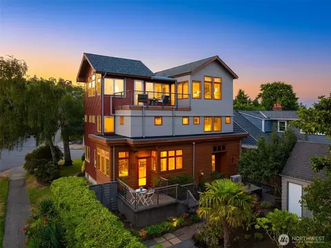 2252 Viewmont Way W, Seattle, WA 98199