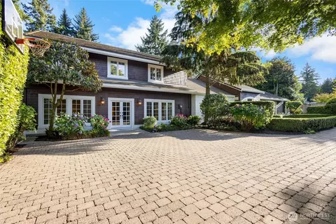7641 NE 12th St, Medina, WA 98039