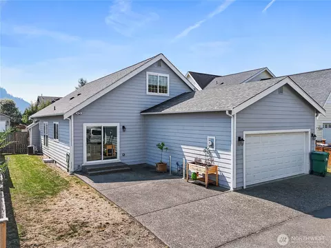 Exterior - 221 Riggs Dr E, Enumclaw, WA 98022 photo 2 of 4