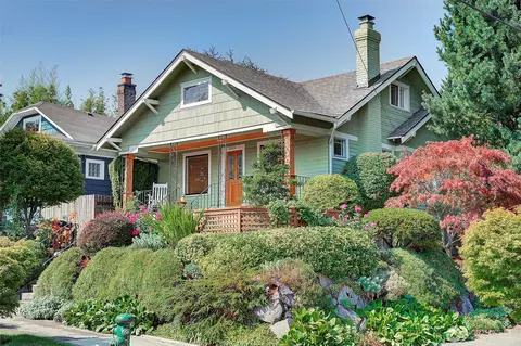 1026 N 48th St, Seattle, WA 98103