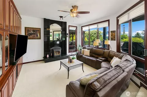 Living - 21031 49th Ave SE, Bothell, WA 98021 photo 2 of 3
