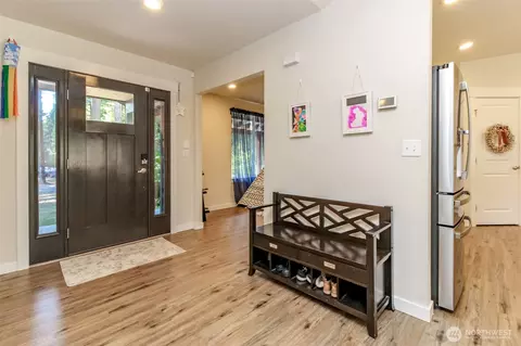 Entry Way - 19211 Patterson Rd E, Orting, WA 98360 photo 3 of 3