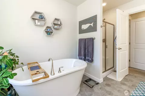 Bath - 19211 Patterson Rd E, Orting, WA 98360 photo 6 of 6