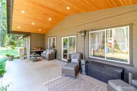 Exterior - 19211 Patterson Rd E, Orting, WA 98360 photo 3 of 7