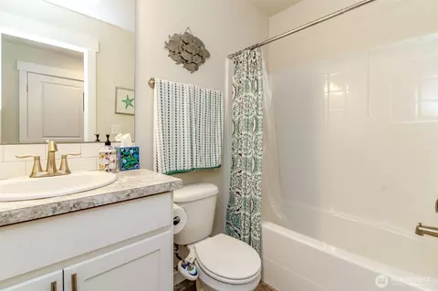Bath - 19211 Patterson Rd E, Orting, WA 98360 photo 1 of 6