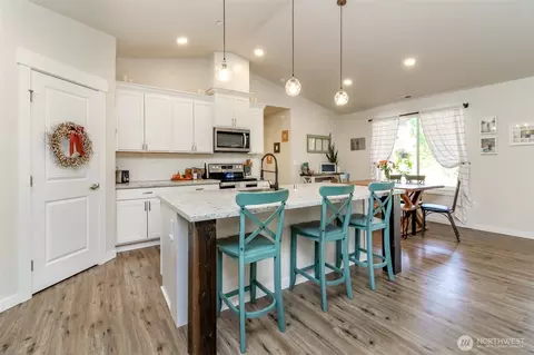 Kitchen - 19211 Patterson Rd E, Orting, WA 98360 photo 1 of 4