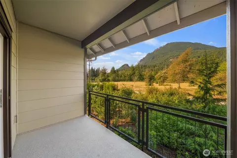 1910 SE 12th St #802, North Bend, WA 98045