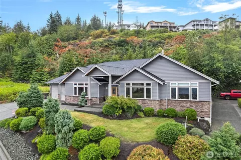 985 Burlington Heights Dr, Burlington, WA 98233