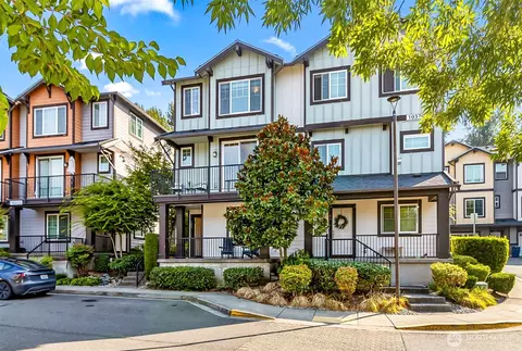 10370 156th Pl NE #102, Redmond, WA 98052