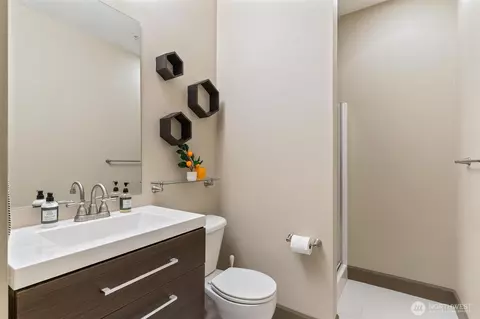Bath - 2115 201st Pl SE #L2, Bothell, WA 98012 photo 1 of 4