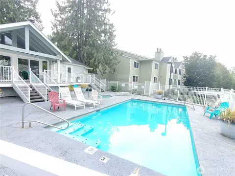 975 Aberdeen Ave NE #J104, Renton, WA 98056