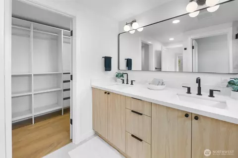Bath - 3424 20th Ave S, Seattle, WA 98144 photo 3 of 5