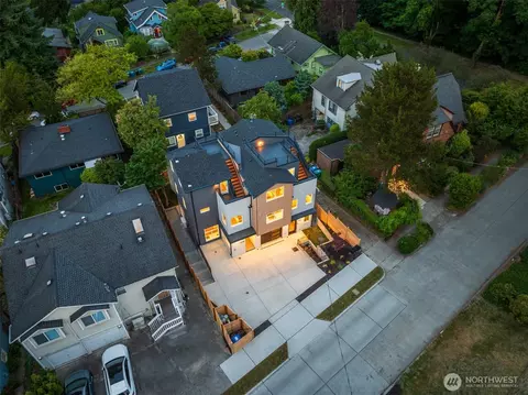 View/Area - 3424 20th Ave S, Seattle, WA 98144 photo 1 of 6