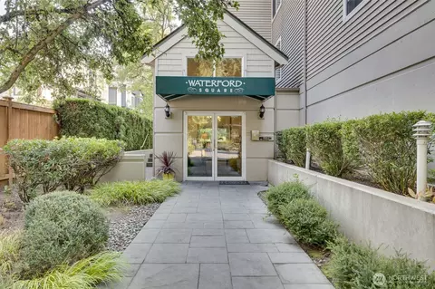 6831 NE 170th St #103, Kenmore, WA 98028