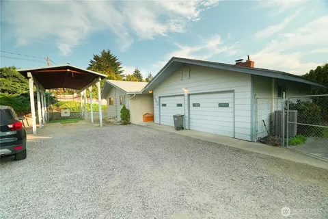 902 N Kenroy Ter, East Wenatchee, WA 98802
