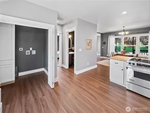 Entry Way - 1637 Marion St, Enumclaw, WA 98022 photo 2 of 2