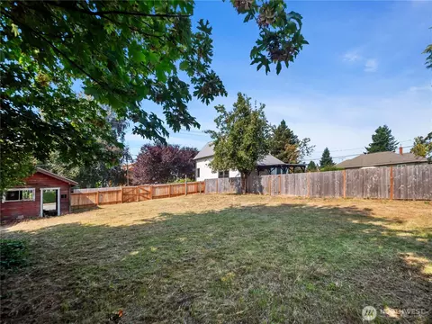 Exterior - 1637 Marion St, Enumclaw, WA 98022 photo 5 of 9