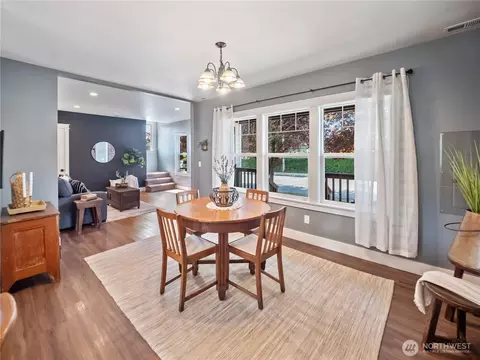 Dining - 1637 Marion St, Enumclaw, WA 98022 photo 2 of 2