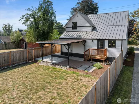 Exterior - 1637 Marion St, Enumclaw, WA 98022 photo 3 of 9