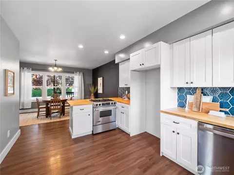 Kitchen - 1637 Marion St, Enumclaw, WA 98022 photo 2 of 3