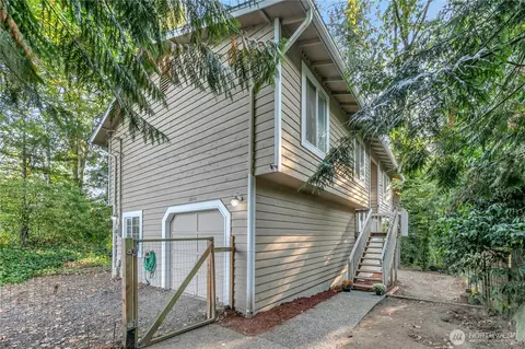 18610 5th Ave NE, Suquamish, WA 98392