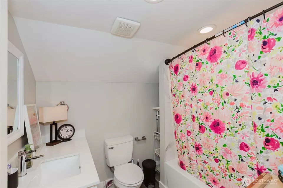 Bath - 2824 Robin Ave, Bremerton, WA 98310 photo 3 of 3