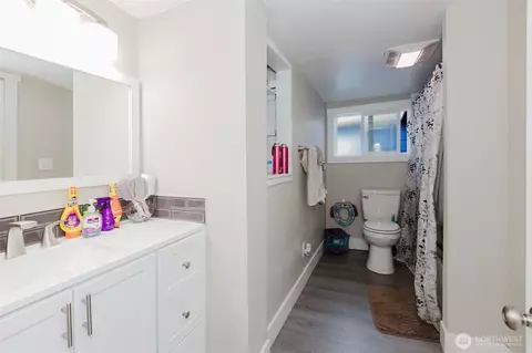 Bath - 2824 Robin Ave, Bremerton, WA 98310 photo 1 of 3