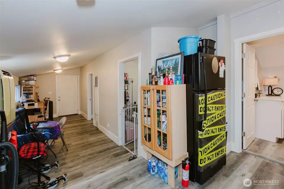Entry Way - 2824 Robin Ave, Bremerton, WA 98310 photo 2 of 4