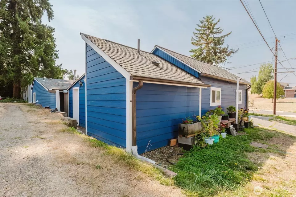 Exterior - 2824 Robin Ave, Bremerton, WA 98310 photo 2 of 3