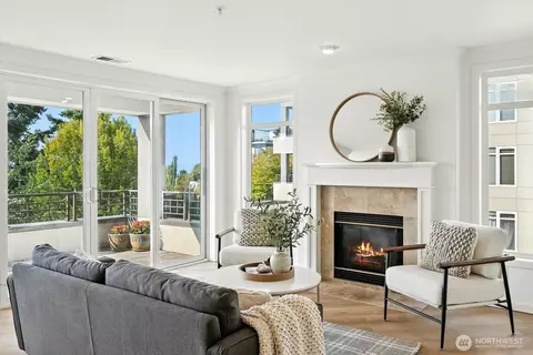 225 4th Ave #B302, Kirkland, WA 98033