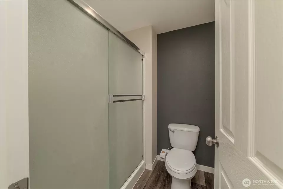 Bath - 5314 NE 53rd Ct, Vancouver, WA 98661 photo 1 of 2