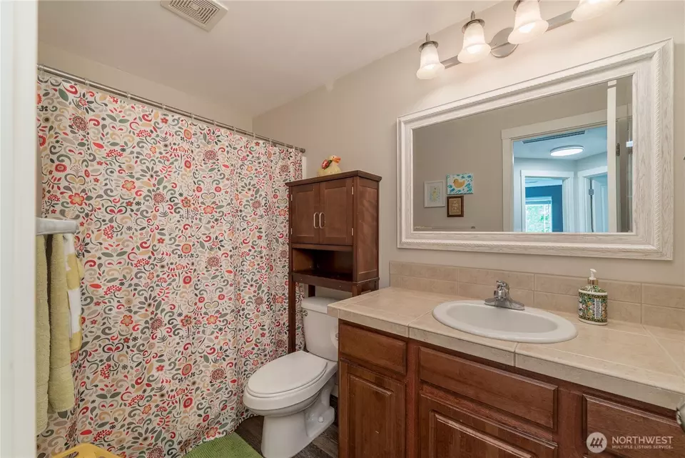 Bath - 5314 NE 53rd Ct, Vancouver, WA 98661 photo 2 of 2