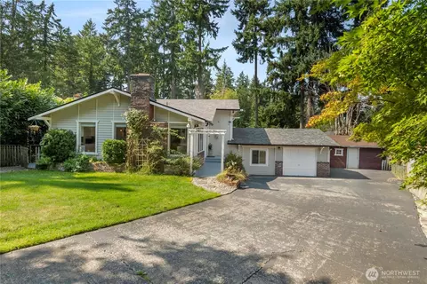 18005 47th St E, Lake Tapps, WA 98391