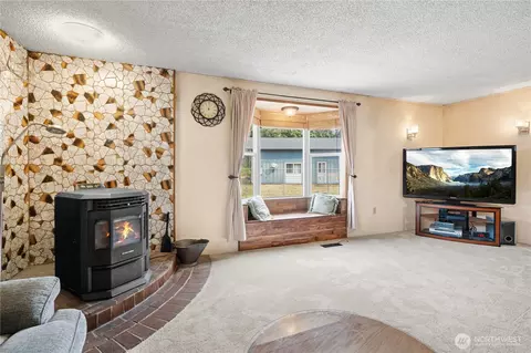 Living - 2905 208th St E, Spanaway, WA 98387 photo 2 of 2