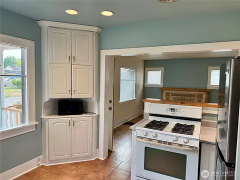 Kitchen - 2025 Neilsen Ave, Enumclaw, WA 98022 photo 1 of 2