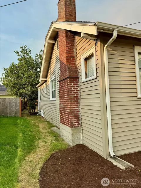 Exterior - 2025 Neilsen Ave, Enumclaw, WA 98022 photo 11 of 12
