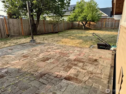 Exterior - 2025 Neilsen Ave, Enumclaw, WA 98022 photo 6 of 12