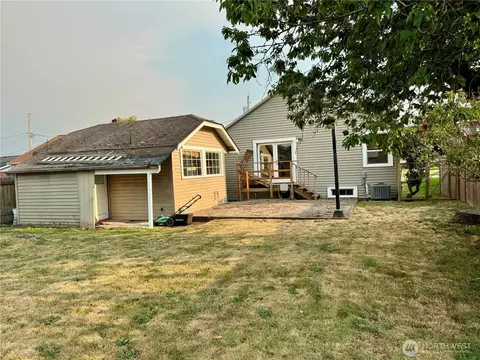 Exterior - 2025 Neilsen Ave, Enumclaw, WA 98022 photo 9 of 12