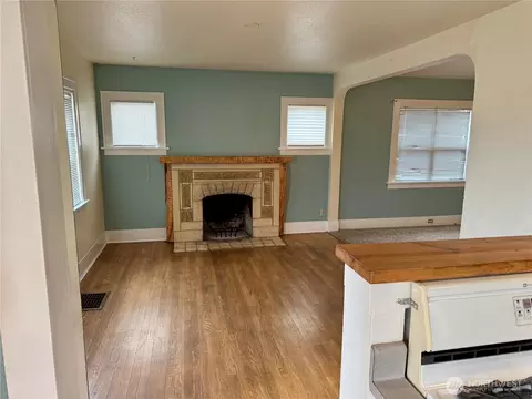 Living - 2025 Neilsen Ave, Enumclaw, WA 98022 photo 4 of 4