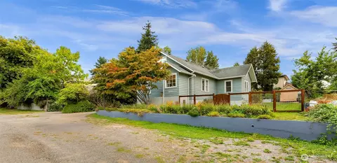 260 11th St, Blaine, WA 98230
